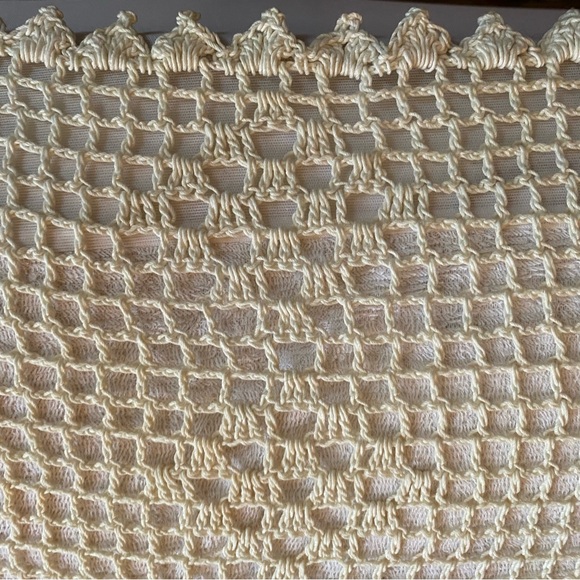 Vintage Hand Crochet Coverlet Flower Basket 57” x 83” - Picture 13 of 16